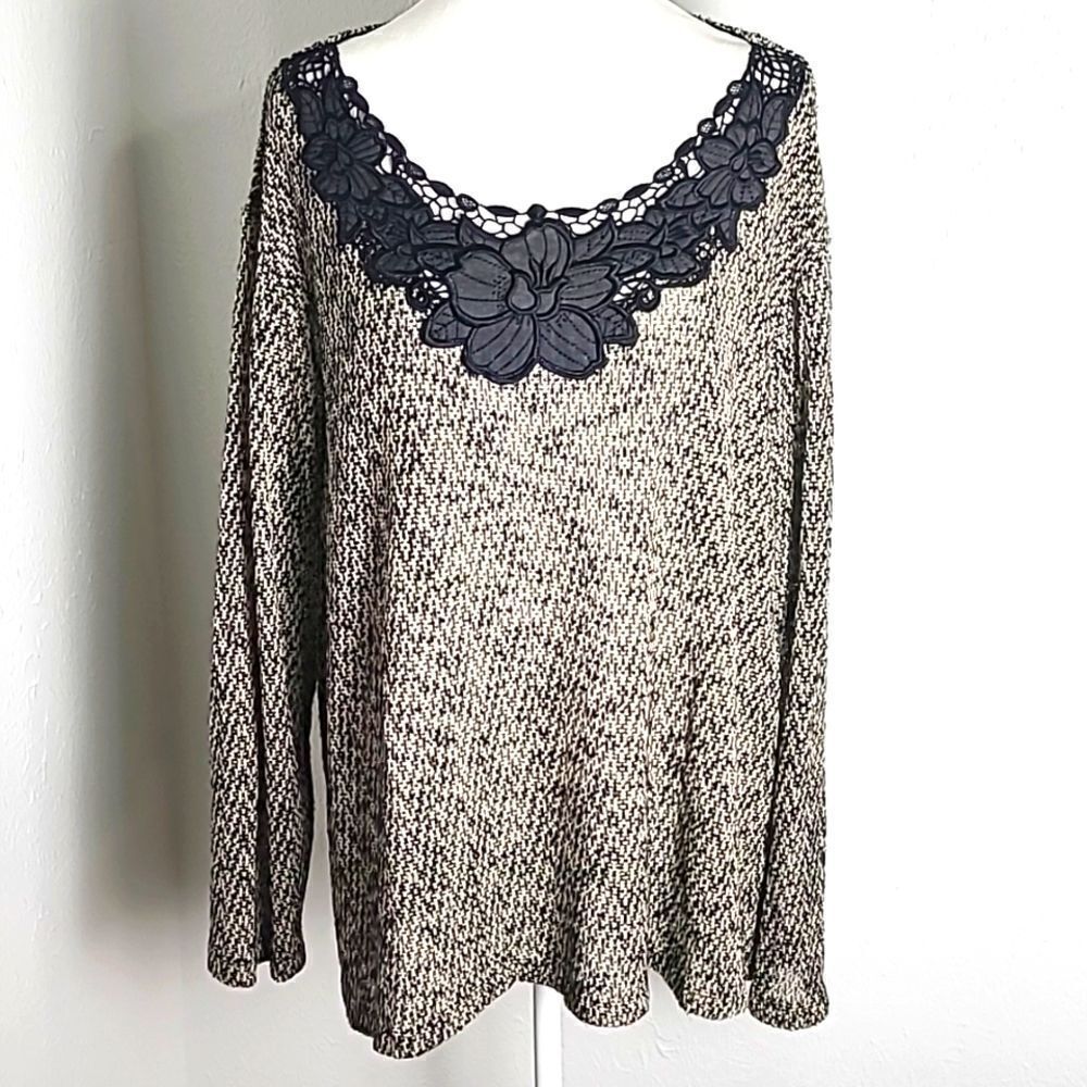Bobeau Beige & Black Tweed Sweater, Black Lace Applique Across Neckline, Size3X